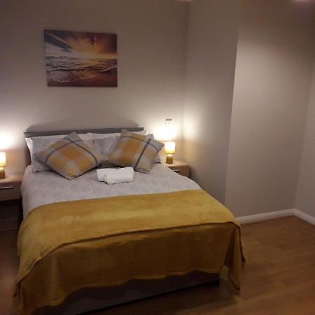 Luxury And Stylish 2 Bedroom Apartment With En-Suite Luton  Dış mekan fotoğraf