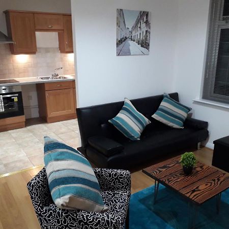 Luxury And Stylish 2 Bedroom Apartment With En-Suite Luton  Dış mekan fotoğraf