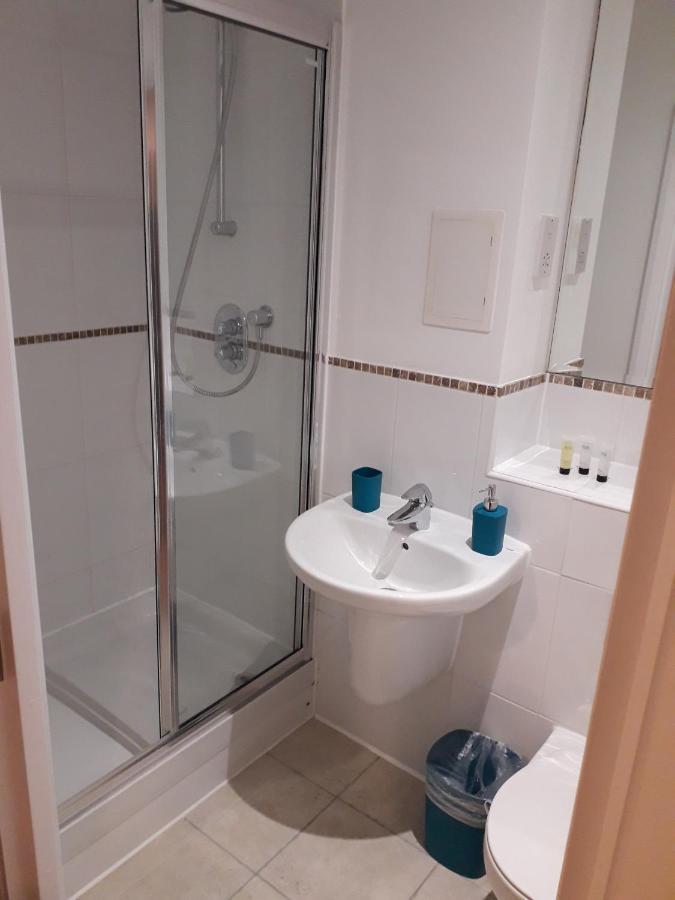 Luxury And Stylish 2 Bedroom Apartment With En-Suite Luton  Dış mekan fotoğraf