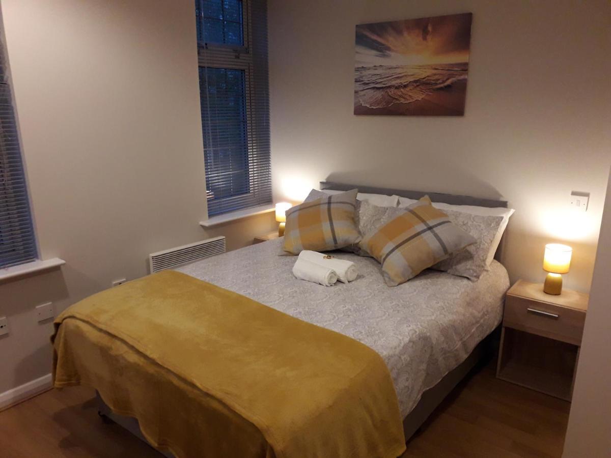 Luxury And Stylish 2 Bedroom Apartment With En-Suite Luton  Dış mekan fotoğraf
