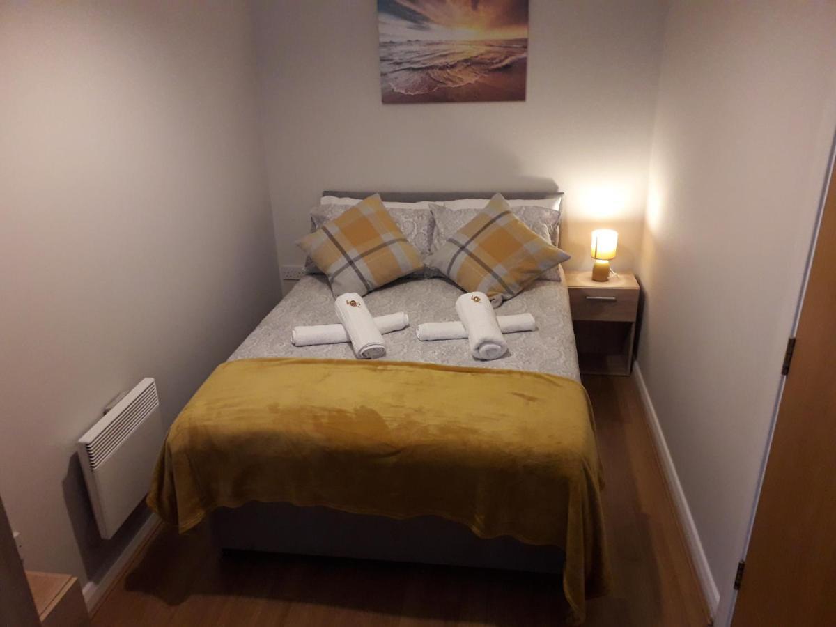Luxury And Stylish 2 Bedroom Apartment With En-Suite Luton  Dış mekan fotoğraf