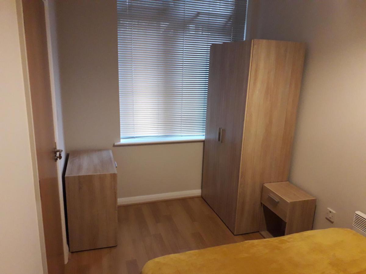 Luxury And Stylish 2 Bedroom Apartment With En-Suite Luton  Dış mekan fotoğraf